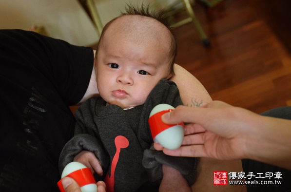 剃胎毛、滿月剃頭、嬰兒剃頭、嬰兒理髮、嬰兒剃髮、嬰兒剃胎毛、嬰兒滿月剃頭、寶寶剃頭、剃胎毛儀式、剃胎毛吉祥話、滿月剃頭儀式、滿月剃頭吉祥話、寶寶剃胎毛、寶寶滿月剃頭理髮、 台中烏日區剃胎毛、台中烏日區滿月剃頭、 台中烏日區嬰兒剃頭剃胎毛、台中烏日區嬰兒理髮、台中烏日區嬰兒剃髮、游寶寶(台中烏日區到府嬰兒寶寶滿月剃頭理髮、免費到府嬰兒剃胎毛儀式吉祥話)。到府剃頭剃胎毛主持、專業拍照、DVD光碟、證書。★購買「臍帶章、肚臍章、胎毛筆刷印章」贈送：剃頭、收涎、抓周，三選一。2016.02.15 照片4