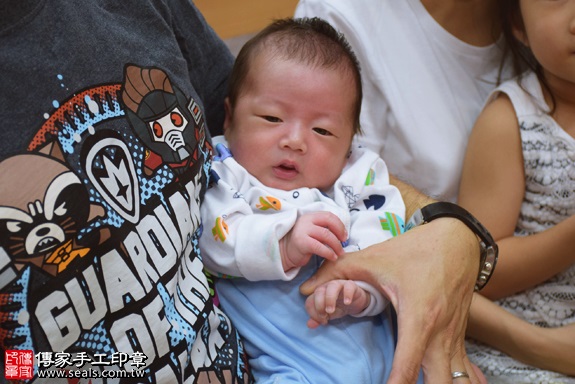 剃胎毛、滿月剃頭、嬰兒剃頭、嬰兒理髮、嬰兒剃髮、嬰兒剃胎毛、嬰兒滿月剃頭、寶寶剃頭、剃胎毛儀式、剃胎毛吉祥話、滿月剃頭儀式、滿月剃頭吉祥話、寶寶剃胎毛、寶寶滿月剃頭理髮、 新北市永和地區剃胎毛、新北市永和地區滿月剃頭、新北市永和地區嬰兒剃頭剃胎毛、新北市永和地區嬰兒理髮、新北市嬰兒剃髮、陳寶寶(新北永和區嬰兒寶寶滿月剃頭理髮、免費嬰兒剃胎毛儀式吉祥話)。中國風會場，爸媽寶貝免費穿「日中韓」古裝禮服。專業拍照、DVD光碟、證書。★購買「臍帶章、肚臍章、胎毛筆刷印章」贈送：剃頭、收涎、抓周，三選一。2017.10.10照片2
