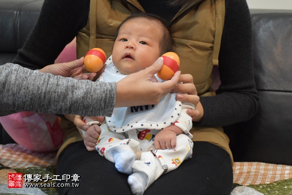 剃胎毛、滿月剃頭、嬰兒剃頭、嬰兒理髮、嬰兒剃髮、嬰兒剃胎毛、嬰兒滿月剃頭、寶寶剃頭、剃胎毛儀式、剃胎毛吉祥話、滿月剃頭儀式、滿月剃頭吉祥話、寶寶剃胎毛、寶寶滿月剃頭理髮、 新竹縣湖口地區剃胎毛、新竹縣湖口地區滿月剃頭、新竹縣湖口地區嬰兒剃頭剃胎毛、新竹縣湖口地區嬰兒理髮、新竹縣嬰兒剃髮、王寶寶(新竹湖口鄉到府嬰兒寶寶滿月剃頭理髮、免費到府嬰兒剃胎毛儀式吉祥話)。到府剃頭剃胎毛主持、專業拍照、DVD光碟、證書。★購買「臍帶章、肚臍章、胎毛筆刷印章」贈送：剃頭、收涎、抓周，三選一。2017.12.05照片3