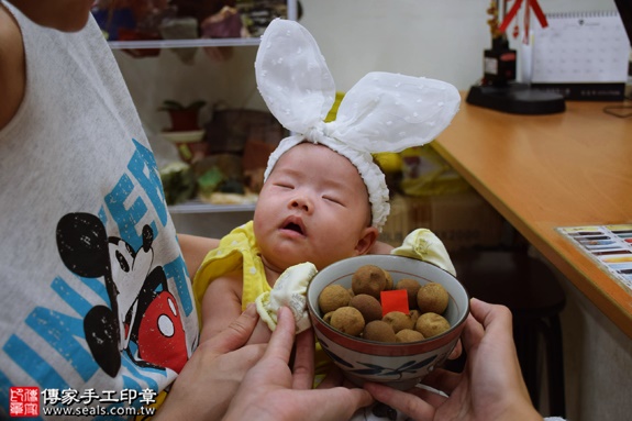 剃胎毛、滿月剃頭、嬰兒剃頭、嬰兒理髮、嬰兒剃髮、嬰兒剃胎毛、嬰兒滿月剃頭、寶寶剃頭、剃胎毛儀式、剃胎毛吉祥話、滿月剃頭儀式、滿月剃頭吉祥話、寶寶剃胎毛、寶寶滿月剃頭理髮、新北永和區剃胎毛、新北永和區滿月剃頭、新北永和區嬰兒剃頭剃胎毛、新北永和區嬰兒理髮、新北永和區嬰兒剃髮、邱寶寶(新北永和區嬰兒寶寶滿月剃頭理髮、免費嬰兒剃胎毛儀式吉祥話)。中國風會場，爸媽寶貝免費穿「日中韓」古裝禮服。專業拍照、DVD光碟、證書。★購買「臍帶章、肚臍章、胎毛筆刷印章」贈送：剃頭、收涎、抓周，三選一。2016.09.11  照片7