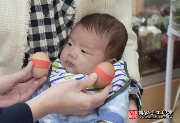 剃胎毛、滿月剃頭、嬰兒剃頭、嬰兒理髮、嬰兒剃髮、嬰兒剃胎毛、嬰兒滿月剃頭、寶寶剃頭、剃胎毛儀式、剃胎毛吉祥話、滿月剃頭儀式、滿月剃頭吉祥話、寶寶剃胎毛、寶寶滿月剃頭理髮、新北永和區剃胎毛、新北永和區滿月剃頭、新北永和區嬰兒剃頭剃胎毛、新北永和區嬰兒理髮、新北永和區嬰兒剃髮、仝寶寶(新北永和區嬰兒寶寶滿月剃頭理髮、免費嬰兒剃胎毛儀式吉祥話)。中國風會場，爸媽寶貝免費穿「日中韓」古裝禮服。專業拍照、DVD光碟、證書。★購買「臍帶章、肚臍章、胎毛筆刷印章」贈送：剃頭、收涎、抓周，三選一。2016.01.30 照片3