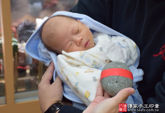 剃胎毛、滿月剃頭、嬰兒剃頭、嬰兒理髮、嬰兒剃髮、嬰兒剃胎毛、嬰兒滿月剃頭、寶寶剃頭、剃胎毛儀式、剃胎毛吉祥話、滿月剃頭儀式、滿月剃頭吉祥話、寶寶剃胎毛、寶寶滿月剃頭理髮、新北永和區剃胎毛、新北永和區滿月剃頭、新北永和區嬰兒剃頭剃胎毛、新北永和區嬰兒理髮、新北永和區嬰兒剃髮、林寶寶(新北永和區嬰兒寶寶滿月剃頭理髮、免費嬰兒剃胎毛儀式吉祥話)。中國風會場，爸媽寶貝免費穿「日中韓」古裝禮服。專業拍照、DVD光碟、證書。★購買「臍帶章、肚臍章、胎毛筆刷印章」贈送：剃頭、收涎、抓周，三選一。2016.01.25 照片5