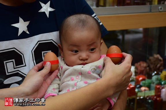 剃胎毛、滿月剃頭、嬰兒剃頭、嬰兒理髮、嬰兒剃髮、嬰兒剃胎毛、嬰兒滿月剃頭、寶寶剃頭、剃胎毛儀式、剃胎毛吉祥話、滿月剃頭儀式、滿月剃頭吉祥話、寶寶剃胎毛、寶寶滿月剃頭理髮、 新北市永和地區剃胎毛、新北市永和地區滿月剃頭、新北市永和地區嬰兒剃頭剃胎毛、新北市永和地區嬰兒理髮、新北市嬰兒剃髮、曾寶寶(新北永和區嬰兒寶寶滿月剃頭理髮、免費嬰兒剃胎毛儀式吉祥話)。中國風會場，爸媽寶貝免費穿「日中韓」古裝禮服。專業拍照、DVD光碟、證書。★購買「臍帶章、肚臍章、胎毛筆刷印章」贈送：剃頭、收涎、抓周，三選一。2017.11.22照片3