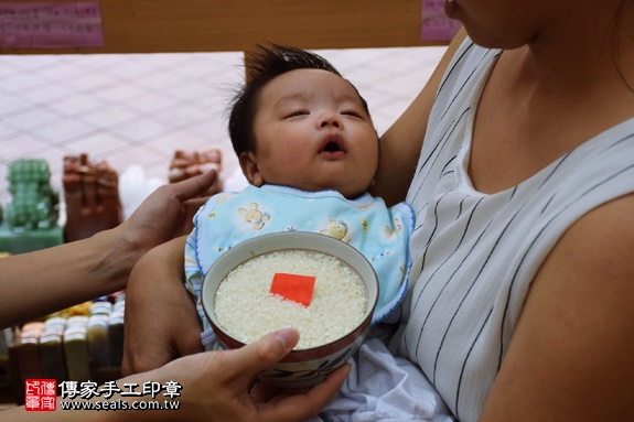 剃胎毛、滿月剃頭、嬰兒剃頭、嬰兒理髮、嬰兒剃髮、嬰兒剃胎毛、嬰兒滿月剃頭、寶寶剃頭、剃胎毛儀式、剃胎毛吉祥話、滿月剃頭儀式、滿月剃頭吉祥話、寶寶剃胎毛、寶寶滿月剃頭理髮、新北永和區剃胎毛、新北永和區滿月剃頭、新北永和區嬰兒剃頭剃胎毛、新北永和區嬰兒理髮、新北永和區嬰兒剃髮、賴寶寶(新北永和區嬰兒寶寶滿月剃頭理髮、免費嬰兒剃胎毛儀式吉祥話)。中國風會場，爸媽寶貝免費穿「日中韓」古裝禮服。專業拍照、DVD光碟、證書。★購買「臍帶章、肚臍章、胎毛筆刷印章」贈送：剃頭、收涎、抓周，三選一。2016.10.05 照片7