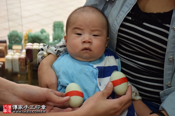 剃胎毛、滿月剃頭、嬰兒剃頭、嬰兒理髮、嬰兒剃髮、嬰兒剃胎毛、嬰兒滿月剃頭、寶寶剃頭、剃胎毛儀式、剃胎毛吉祥話、滿月剃頭儀式、滿月剃頭吉祥話、寶寶剃胎毛、寶寶滿月剃頭理髮、新北永和區剃胎毛、新北永和區滿月剃頭、新北永和區嬰兒剃頭剃胎毛、新北永和區嬰兒理髮、新北永和區嬰兒剃髮、吳寶寶(新北永和區嬰兒寶寶滿月剃頭理髮、免費嬰兒剃胎毛儀式吉祥話)。中國風會場，爸媽寶貝免費穿「日中韓」古裝禮服。專業拍照、DVD光碟、證書。★購買「臍帶章、肚臍章、胎毛筆刷印章」贈送：剃頭、收涎、抓周，三選一。2016.11.13 照片4