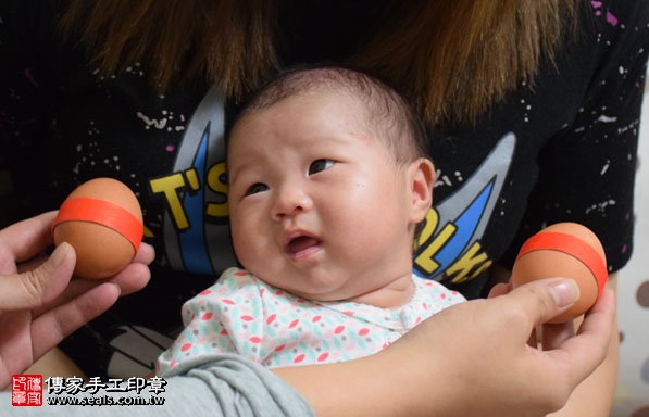 剃胎毛、滿月剃頭、嬰兒剃頭、嬰兒理髮、嬰兒剃髮、嬰兒剃胎毛、嬰兒滿月剃頭、寶寶剃頭、剃胎毛儀式、剃胎毛吉祥話、滿月剃頭儀式、滿月剃頭吉祥話、寶寶剃胎毛、寶寶滿月剃頭理髮、 新北蘆洲區剃胎毛、新北蘆洲區滿月剃頭、 新北蘆洲區嬰兒剃頭剃胎毛、新北蘆洲區嬰兒理髮、新北蘆洲區嬰兒剃髮、王寶寶(新北蘆洲區到府嬰兒寶寶滿月剃頭理髮、免費到府嬰兒剃胎毛儀式吉祥話)。到府剃頭剃胎毛主持、專業拍照、DVD光碟、證書。★購買「臍帶章、肚臍章、胎毛筆刷印章」贈送：剃頭、收涎、抓周，三選一。2016.12.05  照片3