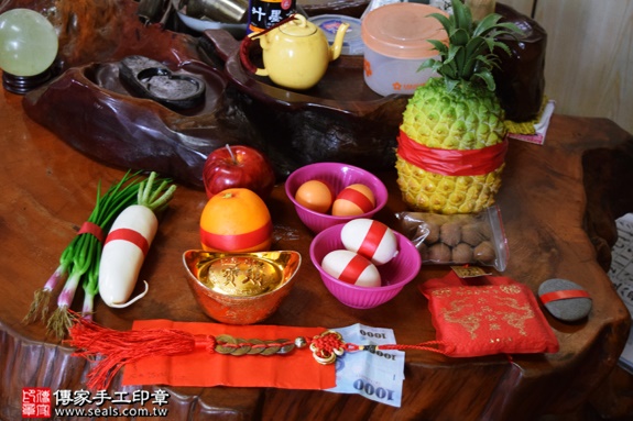 剃胎毛、滿月剃頭、嬰兒剃頭、嬰兒理髮、嬰兒剃髮、嬰兒剃胎毛、嬰兒滿月剃頭、寶寶剃頭、剃胎毛儀式、剃胎毛吉祥話、滿月剃頭儀式、滿月剃頭吉祥話、寶寶剃胎毛、寶寶滿月剃頭理髮、 台中烏日區剃胎毛、台中烏日區滿月剃頭、 台中烏日區嬰兒剃頭剃胎毛、台中烏日區嬰兒理髮、台中烏日區嬰兒剃髮、綺綺(台中烏日區到府嬰兒寶寶滿月剃頭理髮、免費到府嬰兒剃胎毛儀式吉祥話)。到府剃頭剃胎毛主持、專業拍照、DVD光碟、證書。★購買「臍帶章、肚臍章、胎毛筆刷印章」贈送：剃頭、收涎、抓周，三選一。2016.07.17  照片1