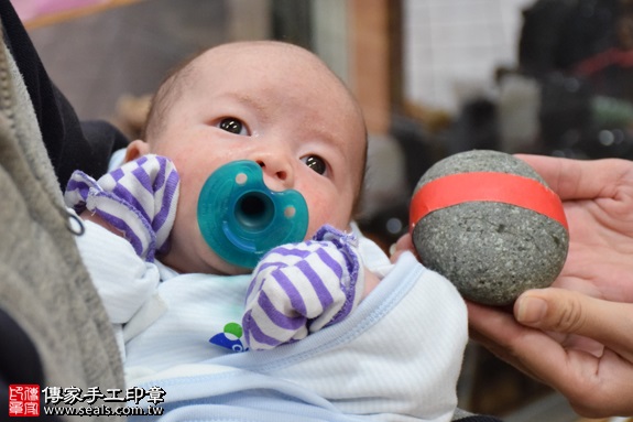 剃胎毛、滿月剃頭、嬰兒剃頭、嬰兒理髮、嬰兒剃髮、嬰兒剃胎毛、嬰兒滿月剃頭、寶寶剃頭、剃胎毛儀式、剃胎毛吉祥話、滿月剃頭儀式、滿月剃頭吉祥話、寶寶剃胎毛、寶寶滿月剃頭理髮、新北永和區剃胎毛、新北永和區滿月剃頭、新北永和區嬰兒剃頭剃胎毛、新北永和區嬰兒理髮、新北永和區嬰兒剃髮、吳寶寶(新北永和區嬰兒寶寶滿月剃頭理髮、免費嬰兒剃胎毛儀式吉祥話)。中國風會場，爸媽寶貝免費穿「日中韓」古裝禮服。專業拍照、DVD光碟、證書。★購買「臍帶章、肚臍章、胎毛筆刷印章」贈送：剃頭、收涎、抓周，三選一。2016.11.27 照片5