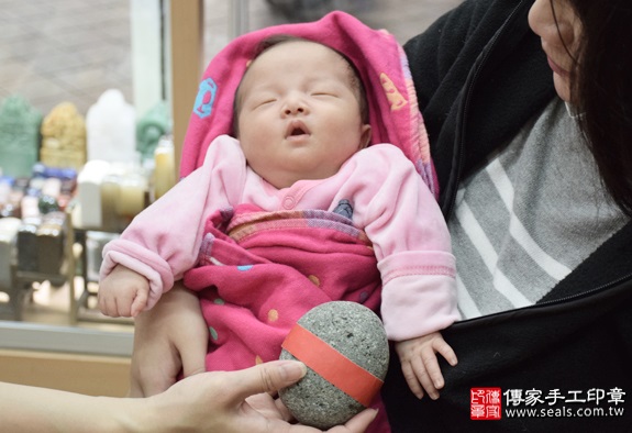剃胎毛、滿月剃頭、嬰兒剃頭、嬰兒理髮、嬰兒剃髮、嬰兒剃胎毛、嬰兒滿月剃頭、寶寶剃頭、剃胎毛儀式、剃胎毛吉祥話、滿月剃頭儀式、滿月剃頭吉祥話、寶寶剃胎毛、寶寶滿月剃頭理髮、新北永和區剃胎毛、新北永和區滿月剃頭、新北永和區嬰兒剃頭剃胎毛、新北永和區嬰兒理髮、新北永和區嬰兒剃髮、葉寶寶(新北永和區嬰兒寶寶滿月剃頭理髮、免費嬰兒剃胎毛儀式吉祥話)。中國風會場，爸媽寶貝免費穿「日中韓」古裝禮服。專業拍照、DVD光碟、證書。★購買「臍帶章、肚臍章、胎毛筆刷印章」贈送：剃頭、收涎、抓周，三選一。2016.04.16  照片5