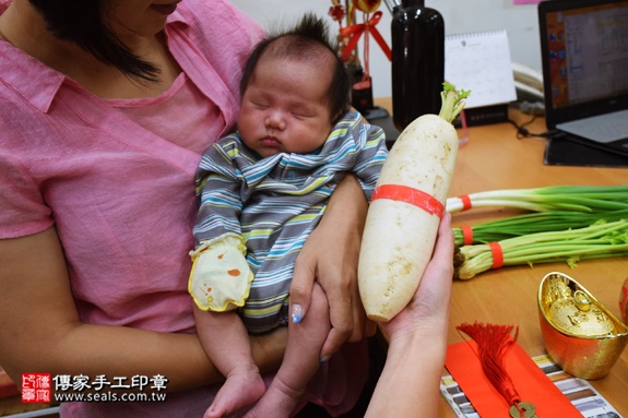 剃胎毛、滿月剃頭、嬰兒剃頭、嬰兒理髮、嬰兒剃髮、嬰兒剃胎毛、嬰兒滿月剃頭、寶寶剃頭、剃胎毛儀式、剃胎毛吉祥話、滿月剃頭儀式、滿月剃頭吉祥話、寶寶剃胎毛、寶寶滿月剃頭理髮、新北永和區剃胎毛、新北永和區滿月剃頭、新北永和區嬰兒剃頭剃胎毛、新北永和區嬰兒理髮、新北永和區嬰兒剃髮、弟弟(新北永和區嬰兒寶寶滿月剃頭理髮、免費嬰兒剃胎毛儀式吉祥話)。中國風會場，爸媽寶貝免費穿「日中韓」古裝禮服。專業拍照、DVD光碟、證書。★購買「臍帶章、肚臍章、胎毛筆刷印章」贈送：剃頭、收涎、抓周，三選一。2016.09.25 照片11