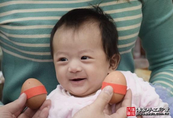 剃胎毛、滿月剃頭、嬰兒剃頭、嬰兒理髮、嬰兒剃髮、嬰兒剃胎毛、嬰兒滿月剃頭、寶寶剃頭、剃胎毛儀式、剃胎毛吉祥話、滿月剃頭儀式、滿月剃頭吉祥話、寶寶剃胎毛、寶寶滿月剃頭理髮、新北永和區剃胎毛、新北永和區滿月剃頭、新北永和區嬰兒剃頭剃胎毛、新北永和區嬰兒理髮、新北永和區嬰兒剃髮、蔡寶寶(新北永和區嬰兒寶寶滿月剃頭理髮、免費嬰兒剃胎毛儀式吉祥話)。中國風會場，爸媽寶貝免費穿「日中韓」古裝禮服。專業拍照、DVD光碟、證書。★購買「臍帶章、肚臍章、胎毛筆刷印章」贈送：剃頭、收涎、抓周，三選一。2016.03.12 照片3