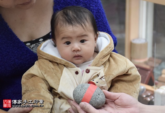 剃胎毛、滿月剃頭、嬰兒剃頭、嬰兒理髮、嬰兒剃髮、嬰兒剃胎毛、嬰兒滿月剃頭、寶寶剃頭、剃胎毛儀式、剃胎毛吉祥話、滿月剃頭儀式、滿月剃頭吉祥話、寶寶剃胎毛、寶寶滿月剃頭理髮、新北永和區剃胎毛、新北永和區滿月剃頭、新北永和區嬰兒剃頭剃胎毛、新北永和區嬰兒理髮、新北永和區嬰兒剃髮、林寶寶(新北永和區嬰兒寶寶滿月剃頭理髮、免費嬰兒剃胎毛儀式吉祥話)。中國風會場，爸媽寶貝免費穿「日中韓」古裝禮服。專業拍照、DVD光碟、證書。★購買「臍帶章、肚臍章、胎毛筆刷印章」贈送：剃頭、收涎、抓周，三選一。2016.03.24  照片5