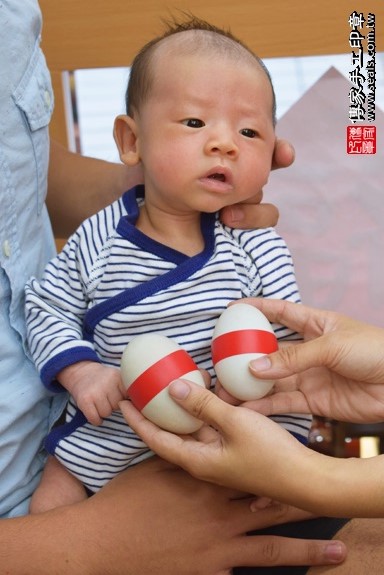 剃胎毛、滿月剃頭、嬰兒剃頭、嬰兒理髮、嬰兒剃髮、嬰兒剃胎毛、嬰兒滿月剃頭、寶寶剃頭、剃胎毛儀式、剃胎毛吉祥話、滿月剃頭儀式、滿月剃頭吉祥話、寶寶剃胎毛、寶寶滿月剃頭理髮、 高雄市鳳山地區剃胎毛、高雄市鳳山地區滿月剃頭、高雄市鳳山地區嬰兒剃頭剃胎毛、高雄市鳳山地區嬰兒理髮、高雄市嬰兒剃髮、小星星(高雄鳳山區嬰兒寶寶滿月剃頭理髮、免費嬰兒剃胎毛儀式吉祥話)。中國風會場，爸媽寶貝免費穿「日中韓」古裝禮服。專業拍照、DVD光碟、證書。★購買「臍帶章、肚臍章、胎毛筆刷印章」贈送：剃頭、收涎、抓周，三選一。2017.09.27照片4