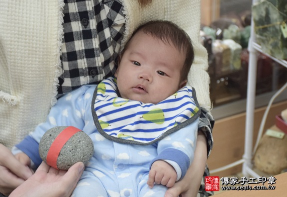 剃胎毛、滿月剃頭、嬰兒剃頭、嬰兒理髮、嬰兒剃髮、嬰兒剃胎毛、嬰兒滿月剃頭、寶寶剃頭、剃胎毛儀式、剃胎毛吉祥話、滿月剃頭儀式、滿月剃頭吉祥話、寶寶剃胎毛、寶寶滿月剃頭理髮、新北永和區剃胎毛、新北永和區滿月剃頭、新北永和區嬰兒剃頭剃胎毛、新北永和區嬰兒理髮、新北永和區嬰兒剃髮、仝寶寶(新北永和區嬰兒寶寶滿月剃頭理髮、免費嬰兒剃胎毛儀式吉祥話)。中國風會場，爸媽寶貝免費穿「日中韓」古裝禮服。專業拍照、DVD光碟、證書。★購買「臍帶章、肚臍章、胎毛筆刷印章」贈送：剃頭、收涎、抓周，三選一。2016.01.30 照片5
