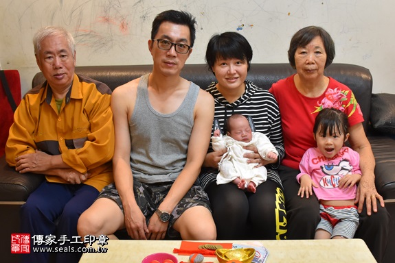 剃胎毛、滿月剃頭、嬰兒剃頭、嬰兒理髮、嬰兒剃髮、嬰兒剃胎毛、嬰兒滿月剃頭、寶寶剃頭、剃胎毛儀式、剃胎毛吉祥話、滿月剃頭儀式、滿月剃頭吉祥話、寶寶剃胎毛、寶寶滿月剃頭理髮、 新北市新莊地區剃胎毛、新北市新莊地區滿月剃頭、新北市新莊地區嬰兒剃頭剃胎毛、新北市新莊地區嬰兒理髮、新北市嬰兒剃髮、黃寶寶(新北新莊區到府嬰兒寶寶滿月剃頭理髮、免費到府嬰兒剃胎毛儀式吉祥話)。到府剃頭剃胎毛主持、專業拍照、DVD光碟、證書。★購買「臍帶章、肚臍章、胎毛筆刷印章」贈送：剃頭、收涎、抓周，三選一。2017.11.16照片2