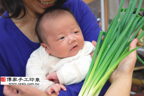 郭寶寶(新北市永和區嬰兒寶寶滿月剃頭理髮、免費嬰兒剃胎毛儀式吉祥話)。中國風會場，爸媽寶貝免費穿「日中韓」古裝禮服。專業拍照、DVD光碟、證書。★購買「臍帶章、肚臍章、胎毛筆刷印章」贈送：剃頭、收涎、抓周，三選一。  2014.04.01 照片8