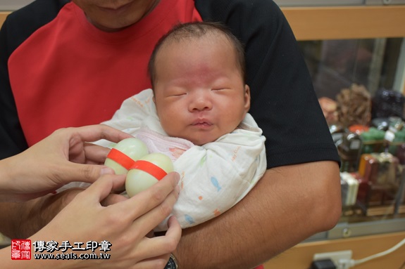 剃胎毛、滿月剃頭、嬰兒剃頭、嬰兒理髮、嬰兒剃髮、嬰兒剃胎毛、嬰兒滿月剃頭、寶寶剃頭、剃胎毛儀式、剃胎毛吉祥話、滿月剃頭儀式、滿月剃頭吉祥話、寶寶剃胎毛、寶寶滿月剃頭理髮、 新北市永和地區剃胎毛、新北市永和地區滿月剃頭、新北市永和地區嬰兒剃頭剃胎毛、新北市永和地區嬰兒理髮、新北市嬰兒剃髮、鍾寶寶(新北永和區嬰兒寶寶滿月剃頭理髮、免費嬰兒剃胎毛儀式吉祥話)。中國風會場，爸媽寶貝免費穿「日中韓」古裝禮服。專業拍照、DVD光碟、證書。★購買「臍帶章、肚臍章、胎毛筆刷印章」贈送：剃頭、收涎、抓周，三選一。2017.09.03照片4