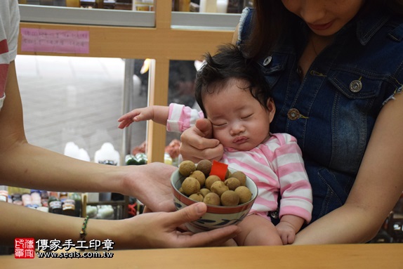 剃胎毛、滿月剃頭、嬰兒剃頭、嬰兒理髮、嬰兒剃髮、嬰兒剃胎毛、嬰兒滿月剃頭、寶寶剃頭、剃胎毛儀式、剃胎毛吉祥話、滿月剃頭儀式、滿月剃頭吉祥話、寶寶剃胎毛、寶寶滿月剃頭理髮、新北永和區剃胎毛、新北永和區滿月剃頭、新北永和區嬰兒剃頭剃胎毛、新北永和區嬰兒理髮、新北永和區嬰兒剃髮、林寶寶(新北永和區嬰兒寶寶滿月剃頭理髮、免費嬰兒剃胎毛儀式吉祥話)。中國風會場，爸媽寶貝免費穿「日中韓」古裝禮服。專業拍照、DVD光碟、證書。★購買「臍帶章、肚臍章、胎毛筆刷印章」贈送：剃頭、收涎、抓周，三選一。2016.07.09  照片7