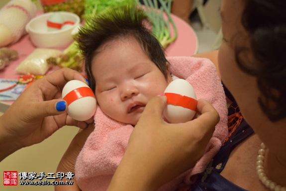 剃胎毛、滿月剃頭、嬰兒剃頭、嬰兒理髮、嬰兒剃髮、嬰兒剃胎毛、嬰兒滿月剃頭、寶寶剃頭、剃胎毛儀式、剃胎毛吉祥話、滿月剃頭儀式、滿月剃頭吉祥話、寶寶剃胎毛、寶寶滿月剃頭理髮、 台中南屯區剃胎毛、台中南屯區滿月剃頭、 台中南屯區嬰兒剃頭剃胎毛、台中南屯區嬰兒理髮、台中南屯區嬰兒剃髮、潘寶寶(台中南屯區到府嬰兒寶寶滿月剃頭理髮、免費到府嬰兒剃胎毛儀式吉祥話)。到府剃頭剃胎毛主持、專業拍照、DVD光碟、證書。★購買「臍帶章、肚臍章、胎毛筆刷印章」贈送：剃頭、收涎、抓周，三選一。2016.07.20  照片5