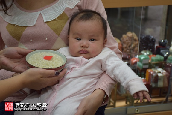 剃胎毛、滿月剃頭、嬰兒剃頭、嬰兒理髮、嬰兒剃髮、嬰兒剃胎毛、嬰兒滿月剃頭、寶寶剃頭、剃胎毛儀式、剃胎毛吉祥話、滿月剃頭儀式、滿月剃頭吉祥話、寶寶剃胎毛、寶寶滿月剃頭理髮、新北永和區剃胎毛、新北永和區滿月剃頭、新北永和區嬰兒剃頭剃胎毛、新北永和區嬰兒理髮、新北永和區嬰兒剃髮、謝寶寶(新北永和區嬰兒寶寶滿月剃頭理髮、免費嬰兒剃胎毛儀式吉祥話)。中國風會場，爸媽寶貝免費穿「日中韓」古裝禮服。專業拍照、DVD光碟、證書。★購買「臍帶章、肚臍章、胎毛筆刷印章」贈送：剃頭、收涎、抓周，三選一。2017.02.22 照片6