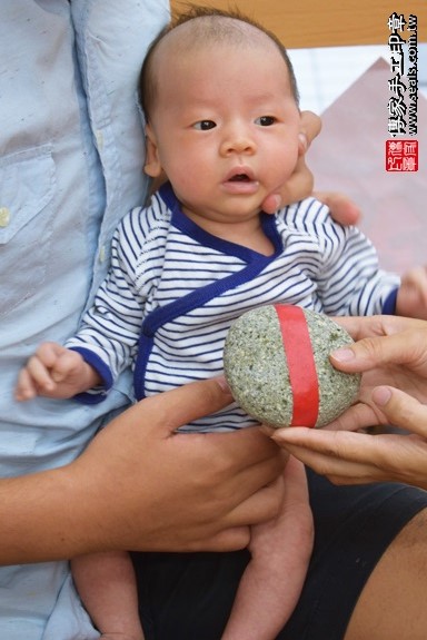 剃胎毛、滿月剃頭、嬰兒剃頭、嬰兒理髮、嬰兒剃髮、嬰兒剃胎毛、嬰兒滿月剃頭、寶寶剃頭、剃胎毛儀式、剃胎毛吉祥話、滿月剃頭儀式、滿月剃頭吉祥話、寶寶剃胎毛、寶寶滿月剃頭理髮、 高雄市鳳山地區剃胎毛、高雄市鳳山地區滿月剃頭、高雄市鳳山地區嬰兒剃頭剃胎毛、高雄市鳳山地區嬰兒理髮、高雄市嬰兒剃髮、小星星(高雄鳳山區嬰兒寶寶滿月剃頭理髮、免費嬰兒剃胎毛儀式吉祥話)。中國風會場，爸媽寶貝免費穿「日中韓」古裝禮服。專業拍照、DVD光碟、證書。★購買「臍帶章、肚臍章、胎毛筆刷印章」贈送：剃頭、收涎、抓周，三選一。2017.09.27照片5