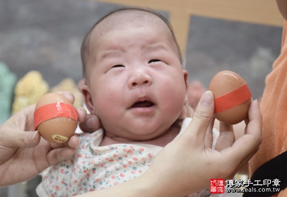 剃胎毛、滿月剃頭、嬰兒剃頭、嬰兒理髮、嬰兒剃髮、嬰兒剃胎毛、嬰兒滿月剃頭、寶寶剃頭、剃胎毛儀式、剃胎毛吉祥話、滿月剃頭儀式、滿月剃頭吉祥話、寶寶剃胎毛、寶寶滿月剃頭理髮、新北永和區剃胎毛、新北永和區滿月剃頭、新北永和區嬰兒剃頭剃胎毛、新北永和區嬰兒理髮、新北永和區嬰兒剃髮、張寶寶(新北永和區嬰兒寶寶滿月剃頭理髮、免費嬰兒剃胎毛儀式吉祥話)。中國風會場，爸媽寶貝免費穿「日中韓」古裝禮服。專業拍照、DVD光碟、證書。★購買「臍帶章、肚臍章、胎毛筆刷印章」贈送：剃頭、收涎、抓周，三選一。2016.05.24  照片2