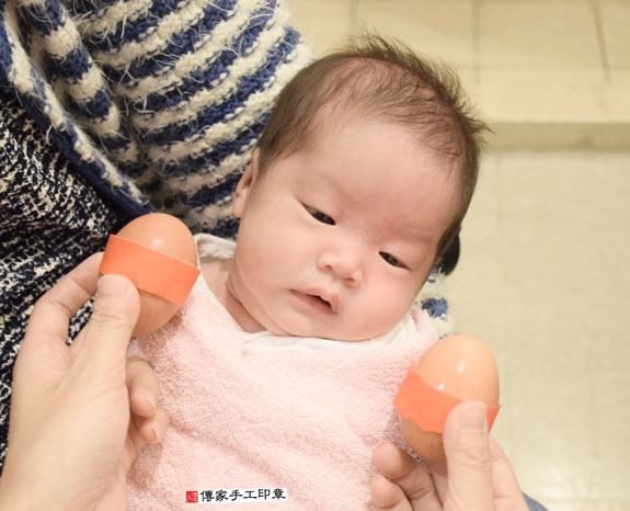 蔡寶寶(新北中和區到府嬰兒寶寶滿月剃頭理髮、免費到府嬰兒剃胎毛儀式吉祥話)。到府剃頭剃胎毛主持、專業拍照、DVD光碟、證書。★購買「臍帶章、肚臍章、胎毛筆刷印章」贈送：剃頭、收涎、抓周，三選一。2015.11.04 照片2