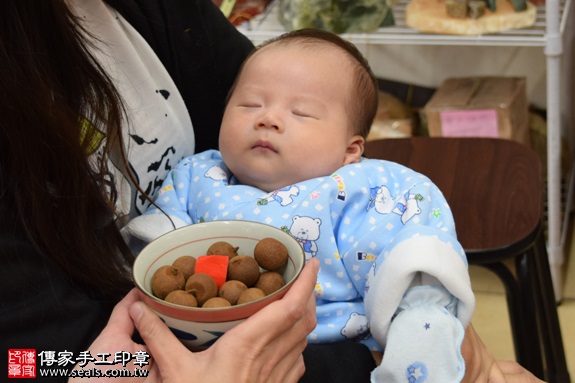 剃胎毛、滿月剃頭、嬰兒剃頭、嬰兒理髮、嬰兒剃髮、嬰兒剃胎毛、嬰兒滿月剃頭、寶寶剃頭、剃胎毛儀式、剃胎毛吉祥話、滿月剃頭儀式、滿月剃頭吉祥話、寶寶剃胎毛、寶寶滿月剃頭理髮、新北永和區剃胎毛、新北永和區滿月剃頭、新北永和區嬰兒剃頭剃胎毛、新北永和區嬰兒理髮、新北永和區嬰兒剃髮、林寶寶(新北永和區嬰兒寶寶滿月剃頭理髮、免費嬰兒剃胎毛儀式吉祥話)。中國風會場，爸媽寶貝免費穿「日中韓」古裝禮服。專業拍照、DVD光碟、證書。★購買「臍帶章、肚臍章、胎毛筆刷印章」贈送：剃頭、收涎、抓周，三選一。2016.11.29 照片7