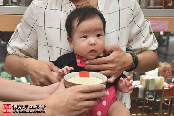 剃胎毛、滿月剃頭、嬰兒剃頭、嬰兒理髮、嬰兒剃髮、嬰兒剃胎毛、嬰兒滿月剃頭、寶寶剃頭、剃胎毛儀式、剃胎毛吉祥話、滿月剃頭儀式、滿月剃頭吉祥話、寶寶剃胎毛、寶寶滿月剃頭理髮、新北永和區剃胎毛、新北永和區滿月剃頭、新北永和區嬰兒剃頭剃胎毛、新北永和區嬰兒理髮、新北永和區嬰兒剃髮、郭寶寶(新北永和區嬰兒寶寶滿月剃頭理髮、免費嬰兒剃胎毛儀式吉祥話)。中國風會場，爸媽寶貝免費穿「日中韓」古裝禮服。專業拍照、DVD光碟、證書。★購買「臍帶章、肚臍章、胎毛筆刷印章」贈送：剃頭、收涎、抓周，三選一。2017.06.03 照片6