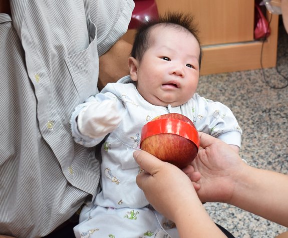 施寶寶(台中北區嬰兒寶寶滿月剃頭理髮、免費嬰兒剃胎毛儀式吉祥話)。中國風會場，爸媽寶貝免費穿「日中韓」古裝禮服。專業拍照、DVD光碟、證書。★購買「臍帶章、肚臍章、胎毛筆刷印章」贈送：剃頭、收涎、抓周，三選一。 2015.06.18 照片8