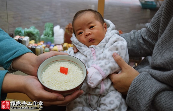 剃胎毛、滿月剃頭、嬰兒剃頭、嬰兒理髮、嬰兒剃髮、嬰兒剃胎毛、嬰兒滿月剃頭、寶寶剃頭、剃胎毛儀式、剃胎毛吉祥話、滿月剃頭儀式、滿月剃頭吉祥話、寶寶剃胎毛、寶寶滿月剃頭理髮、新北永和區剃胎毛、新北永和區滿月剃頭、新北永和區嬰兒剃頭剃胎毛、新北永和區嬰兒理髮、新北永和區嬰兒剃髮、林寶寶(新北永和區嬰兒寶寶滿月剃頭理髮、免費嬰兒剃胎毛儀式吉祥話)。中國風會場，爸媽寶貝免費穿「日中韓」古裝禮服。專業拍照、DVD光碟、證書。★購買「臍帶章、肚臍章、胎毛筆刷印章」贈送：剃頭、收涎、抓周，三選一。2016.12.28 照片7