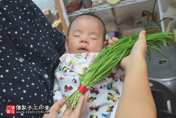 剃胎毛、滿月剃頭、嬰兒剃頭、嬰兒理髮、嬰兒剃髮、嬰兒剃胎毛、嬰兒滿月剃頭、寶寶剃頭、剃胎毛儀式、剃胎毛吉祥話、滿月剃頭儀式、滿月剃頭吉祥話、寶寶剃胎毛、寶寶滿月剃頭理髮、新竹香山區剃胎毛、新竹香山區滿月剃頭、新竹香山區嬰兒剃頭剃胎毛、新竹香山區嬰兒理髮、新竹香山區嬰兒剃髮、蔡寶寶(新竹香山區嬰兒寶寶滿月剃頭理髮、免費嬰兒剃胎毛儀式吉祥話)。中國風會場，爸媽寶貝免費穿「日中韓」古裝禮服。專業拍照、DVD光碟、證書。★購買「臍帶章、肚臍章、胎毛筆刷印章」贈送：剃頭、收涎、抓周，三選一。2017.06.10 照片10