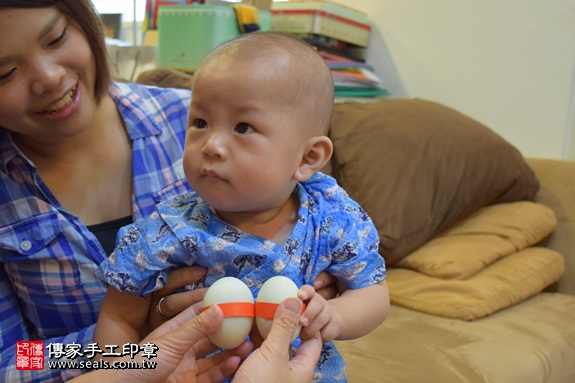剃胎毛、滿月剃頭、嬰兒剃頭、嬰兒理髮、嬰兒剃髮、嬰兒剃胎毛、嬰兒滿月剃頭、寶寶剃頭、剃胎毛儀式、剃胎毛吉祥話、滿月剃頭儀式、滿月剃頭吉祥話、寶寶剃胎毛、寶寶滿月剃頭理髮、 新北汐止區剃胎毛、新北汐止區滿月剃頭、 新北汐止區嬰兒剃頭剃胎毛、新北汐止區嬰兒理髮、新北汐止區嬰兒剃髮、沈寶寶(新北汐止區到府嬰兒寶寶滿月剃頭理髮、免費到府嬰兒剃胎毛儀式吉祥話)。到府剃頭剃胎毛主持、專業拍照、DVD光碟、證書。★購買「臍帶章、肚臍章、胎毛筆刷印章」贈送：剃頭、收涎、抓周，三選一。2017.07.27  照片4