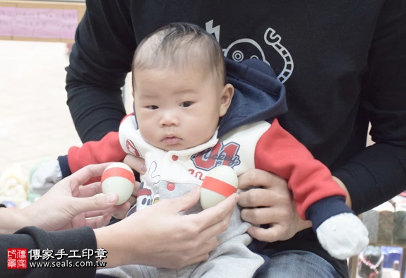 剃胎毛、滿月剃頭、嬰兒剃頭、嬰兒理髮、嬰兒剃髮、嬰兒剃胎毛、嬰兒滿月剃頭、寶寶剃頭、剃胎毛儀式、剃胎毛吉祥話、滿月剃頭儀式、滿月剃頭吉祥話、寶寶剃胎毛、寶寶滿月剃頭理髮、新北永和區剃胎毛、新北永和區滿月剃頭、新北永和區嬰兒剃頭剃胎毛、新北永和區嬰兒理髮、新北永和區嬰兒剃髮、吳寶寶(新北永和區嬰兒寶寶滿月剃頭理髮、免費嬰兒剃胎毛儀式吉祥話)。中國風會場，爸媽寶貝免費穿「日中韓」古裝禮服。專業拍照、DVD光碟、證書。★購買「臍帶章、肚臍章、胎毛筆刷印章」贈送：剃頭、收涎、抓周，三選一。2016.01.31 照片5