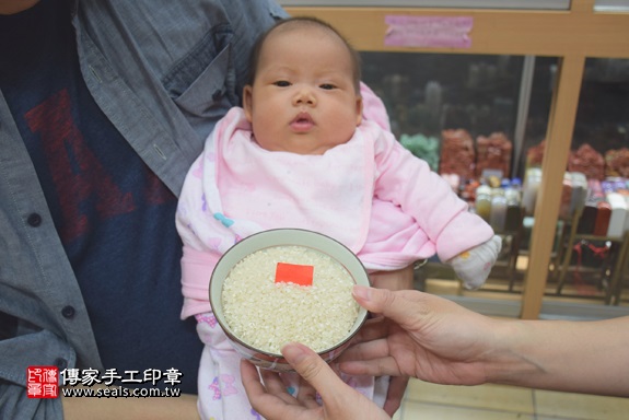 剃胎毛、滿月剃頭、嬰兒剃頭、嬰兒理髮、嬰兒剃髮、嬰兒剃胎毛、嬰兒滿月剃頭、寶寶剃頭、剃胎毛儀式、剃胎毛吉祥話、滿月剃頭儀式、滿月剃頭吉祥話、寶寶剃胎毛、寶寶滿月剃頭理髮、新北永和區剃胎毛、新北永和區滿月剃頭、新北永和區嬰兒剃頭剃胎毛、新北永和區嬰兒理髮、新北永和區嬰兒剃髮、梅寶寶(新北永和區嬰兒寶寶滿月剃頭理髮、免費嬰兒剃胎毛儀式吉祥話)。中國風會場，爸媽寶貝免費穿「日中韓」古裝禮服。專業拍照、DVD光碟、證書。★購買「臍帶章、肚臍章、胎毛筆刷印章」贈送：剃頭、收涎、抓周，三選一。2017.06.17 照片7