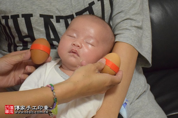 剃胎毛、滿月剃頭、嬰兒剃頭、嬰兒理髮、嬰兒剃髮、嬰兒剃胎毛、嬰兒滿月剃頭、寶寶剃頭、剃胎毛儀式、剃胎毛吉祥話、滿月剃頭儀式、滿月剃頭吉祥話、寶寶剃胎毛、寶寶滿月剃頭理髮、 新北市中和地區剃胎毛、新北市中和地區滿月剃頭、新北市中和地區嬰兒剃頭剃胎毛、新北市中和地區嬰兒理髮、新北市嬰兒剃髮、陳寶寶(新北中和區到府嬰兒寶寶滿月剃頭理髮、免費到府嬰兒剃胎毛儀式吉祥話)。到府剃頭剃胎毛主持、專業拍照、DVD光碟、證書。★購買「臍帶章、肚臍章、胎毛筆刷印章」贈送：剃頭、收涎、抓周，三選一。2017.09.06照片3