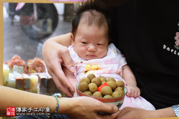 剃胎毛、滿月剃頭、嬰兒剃頭、嬰兒理髮、嬰兒剃髮、嬰兒剃胎毛、嬰兒滿月剃頭、寶寶剃頭、剃胎毛儀式、剃胎毛吉祥話、滿月剃頭儀式、滿月剃頭吉祥話、寶寶剃胎毛、寶寶滿月剃頭理髮、新北永和區剃胎毛、新北永和區滿月剃頭、新北永和區嬰兒剃頭剃胎毛、新北永和區嬰兒理髮、新北永和區嬰兒剃髮、周寶寶(新北永和區嬰兒寶寶滿月剃頭理髮、免費嬰兒剃胎毛儀式吉祥話)。中國風會場，爸媽寶貝免費穿「日中韓」古裝禮服。專業拍照、DVD光碟、證書。★購買「臍帶章、肚臍章、胎毛筆刷印章」贈送：剃頭、收涎、抓周，三選一。2016.07.23  照片7