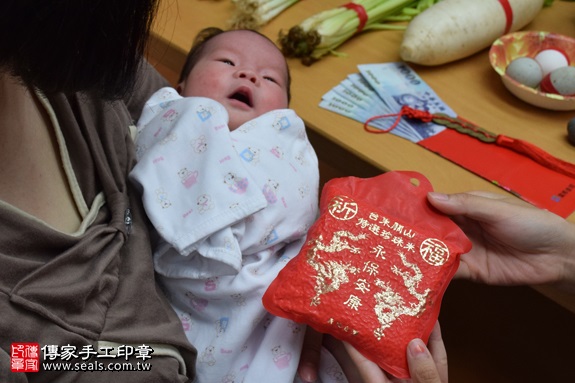 剃胎毛、滿月剃頭、嬰兒剃頭、嬰兒理髮、嬰兒剃髮、嬰兒剃胎毛、嬰兒滿月剃頭、寶寶剃頭、剃胎毛儀式、剃胎毛吉祥話、滿月剃頭儀式、滿月剃頭吉祥話、寶寶剃胎毛、寶寶滿月剃頭理髮、台中北區剃胎毛、台中北區滿月剃頭、台中北區嬰兒剃頭剃胎毛、台中北區嬰兒理髮、台中北區嬰兒剃髮、葉寶寶(台中北區嬰兒寶寶滿月剃頭理髮、免費嬰兒剃胎毛儀式吉祥話)。中國風會場，爸媽寶貝免費穿「日中韓」古裝禮服。專業拍照、DVD光碟、證書。★購買「臍帶章、肚臍章、胎毛筆刷印章」贈送：剃頭、收涎、抓周，三選一。2016.10.27 照片6