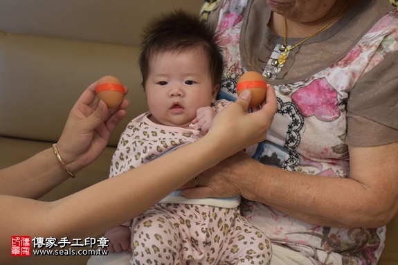 剃胎毛、滿月剃頭、嬰兒剃頭、嬰兒理髮、嬰兒剃髮、嬰兒剃胎毛、嬰兒滿月剃頭、寶寶剃頭、剃胎毛儀式、剃胎毛吉祥話、滿月剃頭儀式、滿月剃頭吉祥話、寶寶剃胎毛、寶寶滿月剃頭理髮、 桃園蘆竹區剃胎毛、桃園蘆竹區滿月剃頭、 桃園蘆竹區嬰兒剃頭剃胎毛、桃園蘆竹區嬰兒理髮、桃園蘆竹區嬰兒剃髮、陳寶寶(桃園蘆竹區到府嬰兒寶寶滿月剃頭理髮、免費到府嬰兒剃胎毛儀式吉祥話)。到府剃頭剃胎毛主持、專業拍照、DVD光碟、證書。★購買「臍帶章、肚臍章、胎毛筆刷印章」贈送：剃頭、收涎、抓周，三選一。2017.06.28  照片3