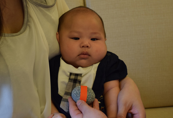 剃胎毛、滿月剃頭、嬰兒剃頭、嬰兒理髮、嬰兒剃髮、嬰兒剃胎毛、嬰兒滿月剃頭、寶寶剃頭、剃胎毛儀式、剃胎毛吉祥話、滿月剃頭儀式、滿月剃頭吉祥話、寶寶剃胎毛、寶寶滿月剃頭理髮、 新竹竹北區剃胎毛、新竹竹北區滿月剃頭、 新竹竹北區嬰兒剃頭剃胎毛、新竹竹北區嬰兒理髮、新竹竹北區嬰兒剃髮、張寶寶(新竹竹北區到府嬰兒寶寶滿月剃頭理髮、免費到府嬰兒剃胎毛儀式吉祥話)。到府剃頭剃胎毛主持、專業拍照、DVD光碟、證書。★購買「臍帶章、肚臍章、胎毛筆刷印章」贈送：剃頭、收涎、抓周，三選一。2016.04.09  照片5