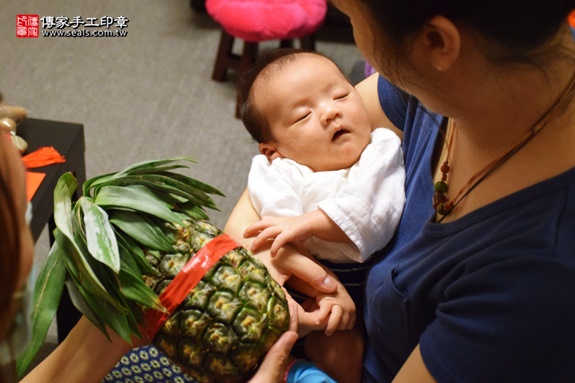 剃胎毛、滿月剃頭、嬰兒剃頭、嬰兒理髮、嬰兒剃髮、嬰兒剃胎毛、嬰兒滿月剃頭、寶寶剃頭、剃胎毛儀式、剃胎毛吉祥話、滿月剃頭儀式、滿月剃頭吉祥話、寶寶剃胎毛、寶寶滿月剃頭理髮、 台中中區剃胎毛、台中中區滿月剃頭、 台中中區嬰兒剃頭剃胎毛、台中中區嬰兒理髮、台中中區嬰兒剃髮、小屁妞(台中中區到府嬰兒寶寶滿月剃頭理髮、免費到府嬰兒剃胎毛儀式吉祥話)。到府剃頭剃胎毛主持、專業拍照、DVD光碟、證書。★購買「臍帶章、肚臍章、胎毛筆刷印章」贈送：剃頭、收涎、抓周，三選一。2016.08.27  照片8