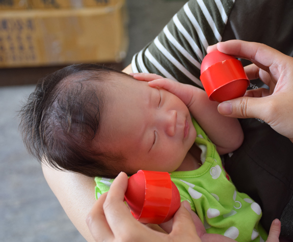 詹妹妹(南投草屯到府嬰兒寶寶滿月剃頭理髮、免費到府嬰兒剃胎毛儀式吉祥話)。到府剃頭剃胎毛主持、專業拍照、DVD光碟、證書。★購買「臍帶章、肚臍章、胎毛筆刷印章」贈送：剃頭、收涎、抓周，三選一。2015.07.31 照片4