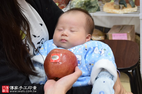 剃胎毛、滿月剃頭、嬰兒剃頭、嬰兒理髮、嬰兒剃髮、嬰兒剃胎毛、嬰兒滿月剃頭、寶寶剃頭、剃胎毛儀式、剃胎毛吉祥話、滿月剃頭儀式、滿月剃頭吉祥話、寶寶剃胎毛、寶寶滿月剃頭理髮、新北永和區剃胎毛、新北永和區滿月剃頭、新北永和區嬰兒剃頭剃胎毛、新北永和區嬰兒理髮、新北永和區嬰兒剃髮、林寶寶(新北永和區嬰兒寶寶滿月剃頭理髮、免費嬰兒剃胎毛儀式吉祥話)。中國風會場，爸媽寶貝免費穿「日中韓」古裝禮服。專業拍照、DVD光碟、證書。★購買「臍帶章、肚臍章、胎毛筆刷印章」贈送：剃頭、收涎、抓周，三選一。2016.11.29 照片8