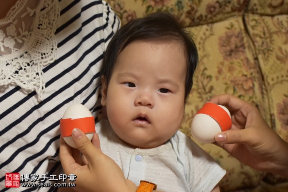 剃胎毛、滿月剃頭、嬰兒剃頭、嬰兒理髮、嬰兒剃髮、嬰兒剃胎毛、嬰兒滿月剃頭、寶寶剃頭、剃胎毛儀式、剃胎毛吉祥話、滿月剃頭儀式、滿月剃頭吉祥話、寶寶剃胎毛、寶寶滿月剃頭理髮、 新北市淡水地區剃胎毛、新北市淡水地區滿月剃頭、新北市淡水地區嬰兒剃頭剃胎毛、新北市淡水地區嬰兒理髮、新北市嬰兒剃髮、何寶寶(新北淡水區到府嬰兒寶寶滿月剃頭理髮、免費到府嬰兒剃胎毛儀式吉祥話)。到府剃頭剃胎毛主持、專業拍照、DVD光碟、證書。★購買「臍帶章、肚臍章、胎毛筆刷印章」贈送：剃頭、收涎、抓周，三選一。2017.09.24照片3