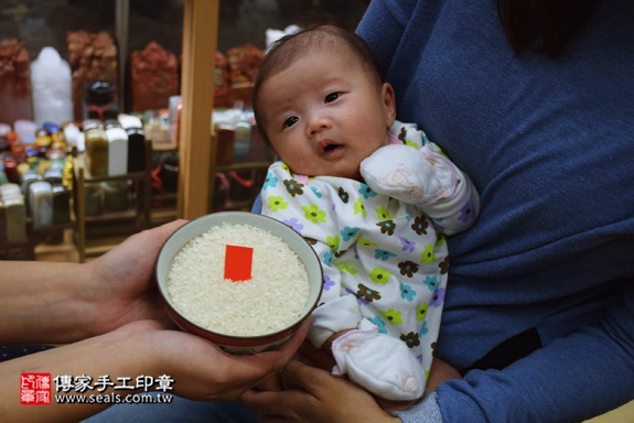 剃胎毛、滿月剃頭、嬰兒剃頭、嬰兒理髮、嬰兒剃髮、嬰兒剃胎毛、嬰兒滿月剃頭、寶寶剃頭、剃胎毛儀式、剃胎毛吉祥話、滿月剃頭儀式、滿月剃頭吉祥話、寶寶剃胎毛、寶寶滿月剃頭理髮、新北永和區剃胎毛、新北永和區滿月剃頭、新北永和區嬰兒剃頭剃胎毛、新北永和區嬰兒理髮、新北永和區嬰兒剃髮、李寶寶(新北永和區嬰兒寶寶滿月剃頭理髮、免費嬰兒剃胎毛儀式吉祥話)。中國風會場，爸媽寶貝免費穿「日中韓」古裝禮服。專業拍照、DVD光碟、證書。★購買「臍帶章、肚臍章、胎毛筆刷印章」贈送：剃頭、收涎、抓周，三選一。2016.11.23 照片7