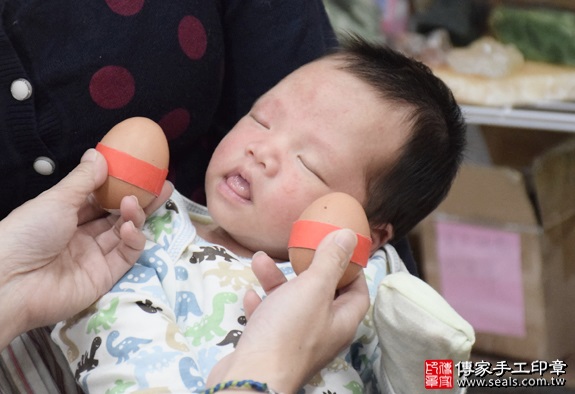 剃胎毛、滿月剃頭、嬰兒剃頭、嬰兒理髮、嬰兒剃髮、嬰兒剃胎毛、嬰兒滿月剃頭、寶寶剃頭、剃胎毛儀式、剃胎毛吉祥話、滿月剃頭儀式、滿月剃頭吉祥話、寶寶剃胎毛、寶寶滿月剃頭理髮、新北永和區剃胎毛、新北永和區滿月剃頭、新北永和區嬰兒剃頭剃胎毛、新北永和區嬰兒理髮、新北永和區嬰兒剃髮、王寶寶(新北永和區嬰兒寶寶滿月剃頭理髮、免費嬰兒剃胎毛儀式吉祥話)。中國風會場，爸媽寶貝免費穿「日中韓」古裝禮服。專業拍照、DVD光碟、證書。★購買「臍帶章、肚臍章、胎毛筆刷印章」贈送：剃頭、收涎、抓周，三選一。2016.03.31  照片3
