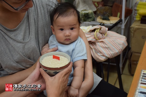 剃胎毛、滿月剃頭、嬰兒剃頭、嬰兒理髮、嬰兒剃髮、嬰兒剃胎毛、嬰兒滿月剃頭、寶寶剃頭、剃胎毛儀式、剃胎毛吉祥話、滿月剃頭儀式、滿月剃頭吉祥話、寶寶剃胎毛、寶寶滿月剃頭理髮、新北永和區剃胎毛、新北永和區滿月剃頭、新北永和區嬰兒剃頭剃胎毛、新北永和區嬰兒理髮、新北永和區嬰兒剃髮、韓寶寶(新北永和區嬰兒寶寶滿月剃頭理髮、免費嬰兒剃胎毛儀式吉祥話)。中國風會場，爸媽寶貝免費穿「日中韓」古裝禮服。專業拍照、DVD光碟、證書。★購買「臍帶章、肚臍章、胎毛筆刷印章」贈送：剃頭、收涎、抓周，三選一。2016.10.29 照片6