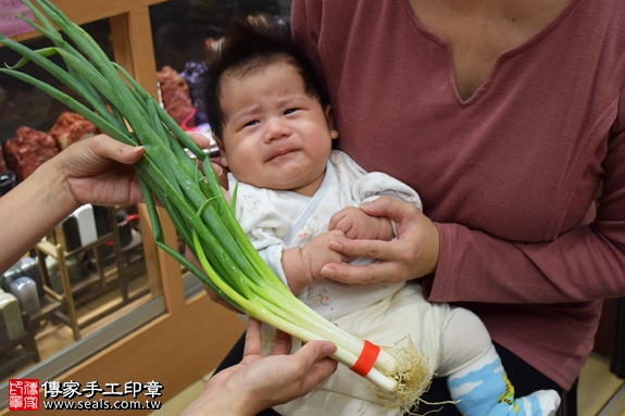 剃胎毛、滿月剃頭、嬰兒剃頭、嬰兒理髮、嬰兒剃髮、嬰兒剃胎毛、嬰兒滿月剃頭、寶寶剃頭、剃胎毛儀式、剃胎毛吉祥話、滿月剃頭儀式、滿月剃頭吉祥話、寶寶剃胎毛、寶寶滿月剃頭理髮、新北永和區剃胎毛、新北永和區滿月剃頭、新北永和區嬰兒剃頭剃胎毛、新北永和區嬰兒理髮、新北永和區嬰兒剃髮、沈寶寶(新北永和區嬰兒寶寶滿月剃頭理髮、免費嬰兒剃胎毛儀式吉祥話)。中國風會場，爸媽寶貝免費穿「日中韓」古裝禮服。專業拍照、DVD光碟、證書。★購買「臍帶章、肚臍章、胎毛筆刷印章」贈送：剃頭、收涎、抓周，三選一。2016.11.26 照片12