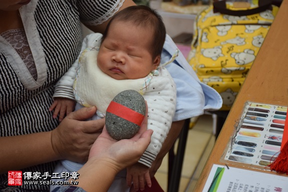 剃胎毛、滿月剃頭、嬰兒剃頭、嬰兒理髮、嬰兒剃髮、嬰兒剃胎毛、嬰兒滿月剃頭、寶寶剃頭、剃胎毛儀式、剃胎毛吉祥話、滿月剃頭儀式、滿月剃頭吉祥話、寶寶剃胎毛、寶寶滿月剃頭理髮、新北永和區剃胎毛、新北永和區滿月剃頭、新北永和區嬰兒剃頭剃胎毛、新北永和區嬰兒理髮、新北永和區嬰兒剃髮、陳寶寶(新北永和區嬰兒寶寶滿月剃頭理髮、免費嬰兒剃胎毛儀式吉祥話)。中國風會場，爸媽寶貝免費穿「日中韓」古裝禮服。專業拍照、DVD光碟、證書。★購買「臍帶章、肚臍章、胎毛筆刷印章」贈送：剃頭、收涎、抓周，三選一。2016.12.24 照片5