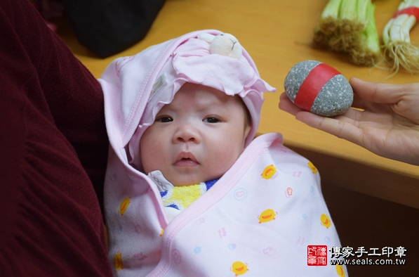 剃胎毛、滿月剃頭、嬰兒剃頭、嬰兒理髮、嬰兒剃髮、嬰兒剃胎毛、嬰兒滿月剃頭、寶寶剃頭、剃胎毛儀式、剃胎毛吉祥話、滿月剃頭儀式、滿月剃頭吉祥話、寶寶剃胎毛、寶寶滿月剃頭理髮、台中北區剃胎毛、台中北區滿月剃頭、台中北區嬰兒剃頭剃胎毛、台中北區嬰兒理髮、台中北區嬰兒剃髮、楊寶寶(台中北區嬰兒寶寶滿月剃頭理髮、免費嬰兒剃胎毛儀式吉祥話)。中國風會場，爸媽寶貝免費穿「日中韓」古裝禮服。專業拍照、DVD光碟、證書。★購買「臍帶章、肚臍章、胎毛筆刷印章」贈送：剃頭、收涎、抓周，三選一。2016.03.14  照片5